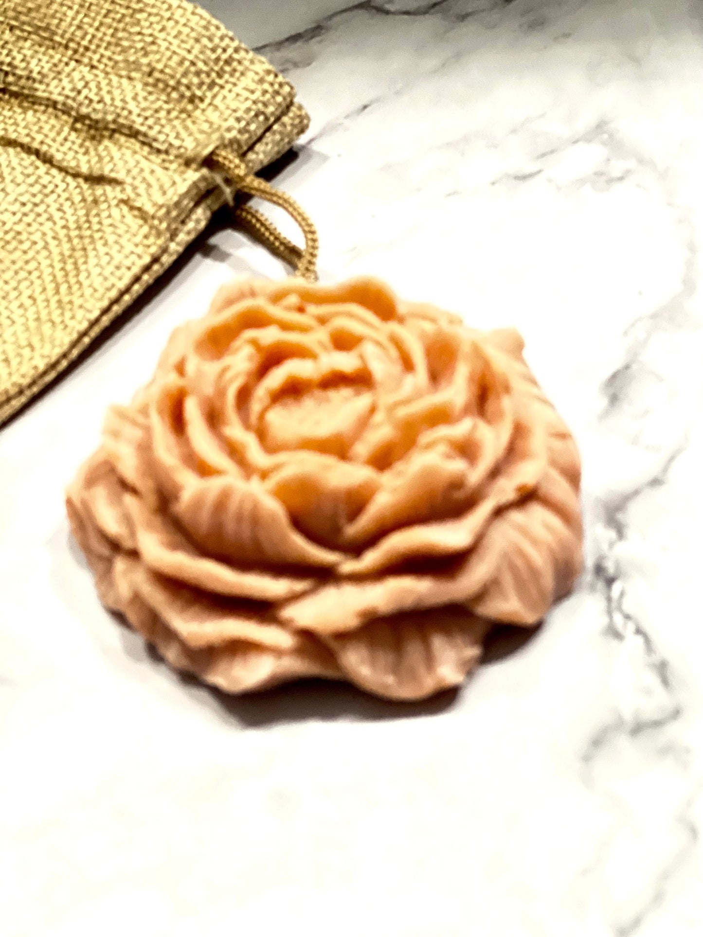 Wax Melt Tart. Melt tart with luxury and sophisticated scents, Melt tart hand made, Soy melt tart that last for hours, Handmade tarts.